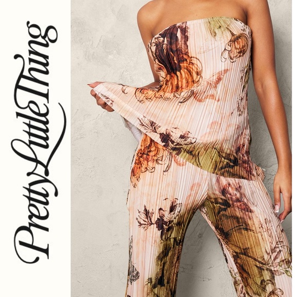 NEW PrettyLittleThing NUDE FLORAL PRINTED PLISSE MID RISE WIDE LEG PANTS 6 - Picture 3 of 13